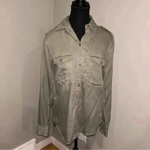 Aritzia  - Community Button Up